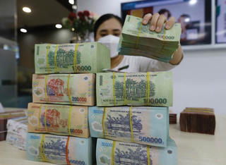 Vào chiến dịch tăng vốn, ngân hàng đua nhau hút trăm nghìn tỷ