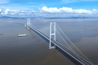 Siêu công trình xuyên biển của Trung Quốc được thông xe: Kết nối 3 thành phố, giữ 10 kỷ lục thế giới ‘dài nhất, rộng nhất, lớn nhất’