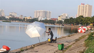 Biến hồ Định Công thành nơi...câu cá: Bất ngờ người nhà hồ