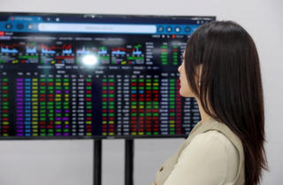Khối ngoại bán rát, VN-Index vẫn tăng phiên thứ 5 liên tiếp nhờ trợ lực từ cổ phiếu BĐS