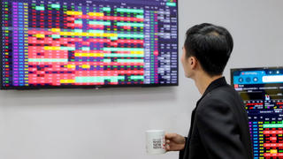 VN-Index giảm 74 điểm sau hai phiên: Chuyện gì đang xảy ra?