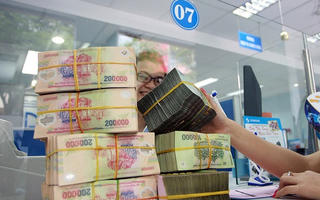 Ngân hàng báo 'lãi khủng', chuyên gia dự báo 'có biến'