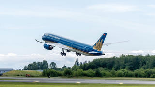 Vietnam Airlines lãi kỷ lục 8.000 tỷ trong năm 2024, cao nhất lịch sử hoạt động