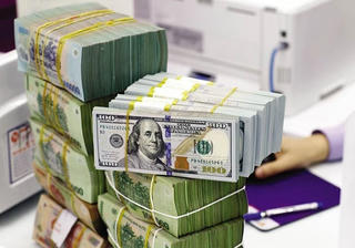 Lãi suất liên ngân hàng lao dốc, nhà băng thừa tiền