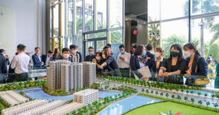 Các môi giới bất động sản bắt buộc phải có chứng nhận trước khi hành nghề