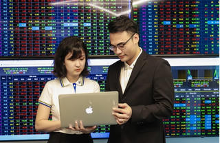 VN-Index tăng liên tiếp gần trăm điểm, chọn nhóm ngành nào đón đầu sự phục hồi?