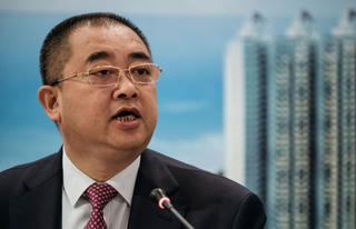 Cựu CEO Evergrande 'mất tích', bất ngờ rao bán bán biệt ở Hồng Kông