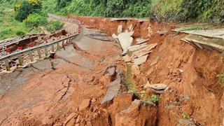 Đường gần 27 tỷ chưa bàn giao đã hỏng: Có mạch nước ngầm