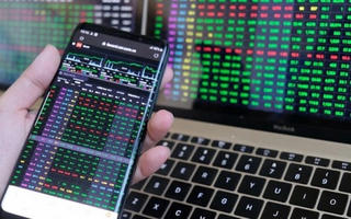 VN-Index vượt 1.300 điểm trong phiên 25/5, cổ phiếu BĐS phân hóa trở lại