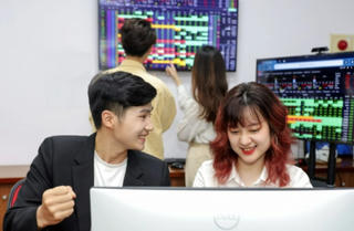 NVL và PDR cùng vọt lên giá trần, tâm lý hưng phấn đẩy VN-Index tăng tiếp 26 điểm