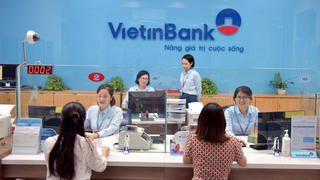 Nguyên nhân đằng sau việc đóng cửa loạt phòng giao dịch của ngân hàng