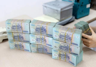 Lãi suất huy động đồng loạt giảm về đáy lịch sử