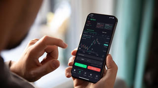 NĐT chứng khoán phái sinh 'còng lưng' vì thuế: Kiến nghị mức thuế TNCN riêng