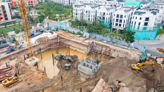 Đang thi công bị sụp móng, ông chủ nào đứng sau Ruby Riverside?