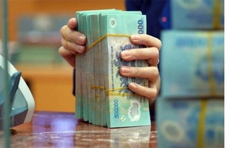 Lãi suất liên ngân hàng tăng lên mức cao nhất gần 1 năm