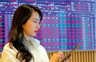 Ứng xử thế nào trước áp lực bán bất thường?