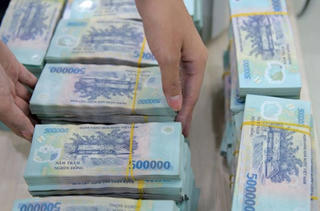 Nghìn tỷ tiền tươi đổ về, cổ đông ngân hàng ăn tết to