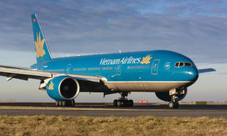 Vietnam Airlines thua lỗ cực lớn, Chủ tịch Đoàn Văn Bình và Bầu Đức cùng 'nhức đầu' với nợ vay?