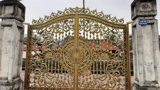 Cổng biệt thự kiểu Tây tại đình di tích: Chỉ đạo nóng