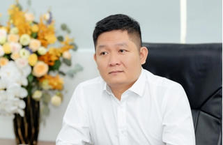 Doanh nhân tuần qua: Khởi tố Chủ tịch Chứng khoán Trí Việt, Chủ tịch BĐS Đất Quảng xin rút HĐND