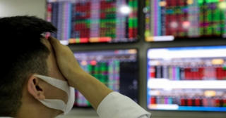 Thị trường chứng khoán đỏ lửa với 99 cổ phiếu nằm sàn