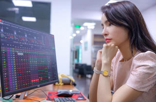VN-Index đi ngang nhưng số mã giảm trên HoSE gần gấp rưỡi số mã tăng