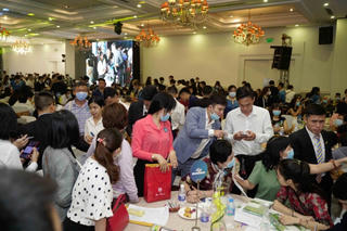 Bất động sản 24h: Doanh nghiệp địa ốc chạy đua tuyển dụng môi giới cho năm 2021