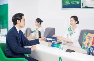 Áp lực lãi suất đè nặng, các ngân hàng chống đỡ ra sao?
