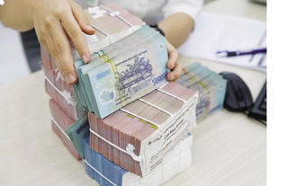 Lãi suất về thấp hơn cả trước cơn sốt, gửi tiết kiệm 6 tháng chỉ dưới 5%/năm