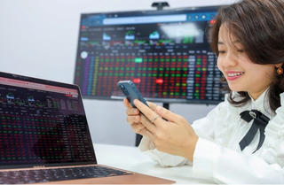 Chứng khoán Việt 2024: Thăng hoa 1.500 hay thủng đáy 1.100 điểm?