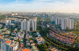 'Đúng được luật này lại trái luật khác, cán bộ không dám ký, gác bút cho lành'