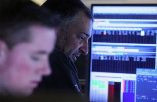 Dow Jones 'tụt' hơn 400 điểm, Phố Wall 'chao đảo' do lãi suất cao