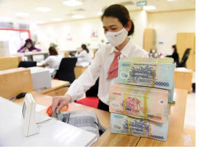 Lãi suất tiết kiệm thấp chưa từng có, ngân hàng cấp tập bơm vốn cho vay