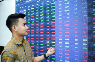 VN-Index hồi phục mạnh về mốc 1.245 điểm, cổ phiếu cao su gây sốt