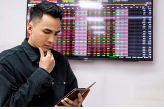 Lao dốc cuối phiên, VN-Index mất 14 điểm
