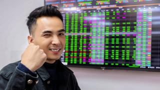 Cổ phiếu chứng khoán 'nổi sóng' mừng 'sinh nhật' tuổi 25 của thị trường