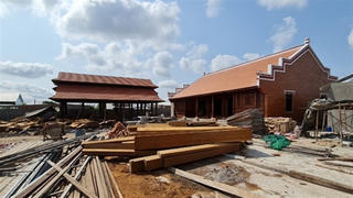 Đại gia xây nhà không phép bị phạt: 'Nhiều nhà, đất'