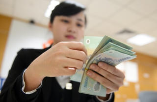 Vay tiêu dùng: Khách sợ lãi vay 'cắt cổ', công ty tài chính lo nợ xấu tăng