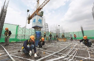 Hòa Bình: Quý III lãi 5 tỷ, nợ phải trả gấp 4 lần vốn chủ, dòng tiền kinh doanh âm 1.331 tỷ