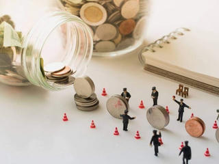 Dòng tiền tiết kiệm "chảy vào" chứng khoán, bất động sản và tiền số