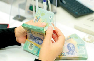 Ngân hàng báo lãi lớn, doanh nghiệp kêu thiếu vốn