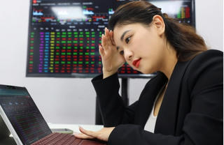 Lao dốc không phanh, thị giá nhiều cổ phiếu bất động sản lớn xuống thấp hơn giá trị sổ sách