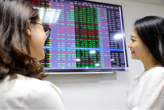 Cổ phiếu ngân hàng tiếp tục tỏa sáng, VN-Index tăng liền 6 phiên