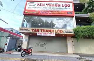 Những khối tài sản chục tỷ bỏ không, tiêu điều trên phố lớn Đà Thành