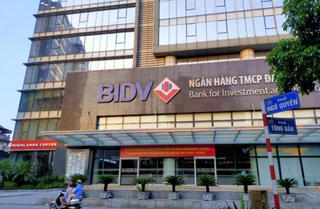 Ngân hàng miệt mài rao bán các khoản nợ trăm tỷ đồng