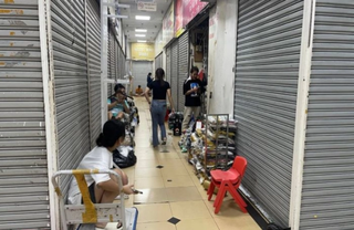 Tiểu thương tại An Đông Plaza đóng sạp hàng loạt, yêu cầu giảm giá cho thuê