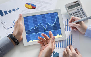 Khởi sắc cùng thị trường chung, nhiều cổ phiếu BĐS tăng trần trong phiên 13/11