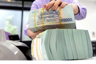 Ngân hàng tuần qua: Lãi suất liên ngân hàng lao dốc, nợ xấu nguy cơ tăng lên
