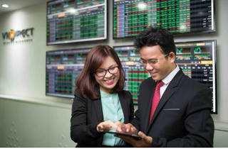 Kinh tế đối diện 4 thách thức và 3 động lực, VN-Index sẽ về vùng 1.300 điểm nửa cuối 2023?