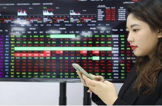 Chứng khoán tháng 3: 'Cân não' giữa nắm giữ và chốt lời